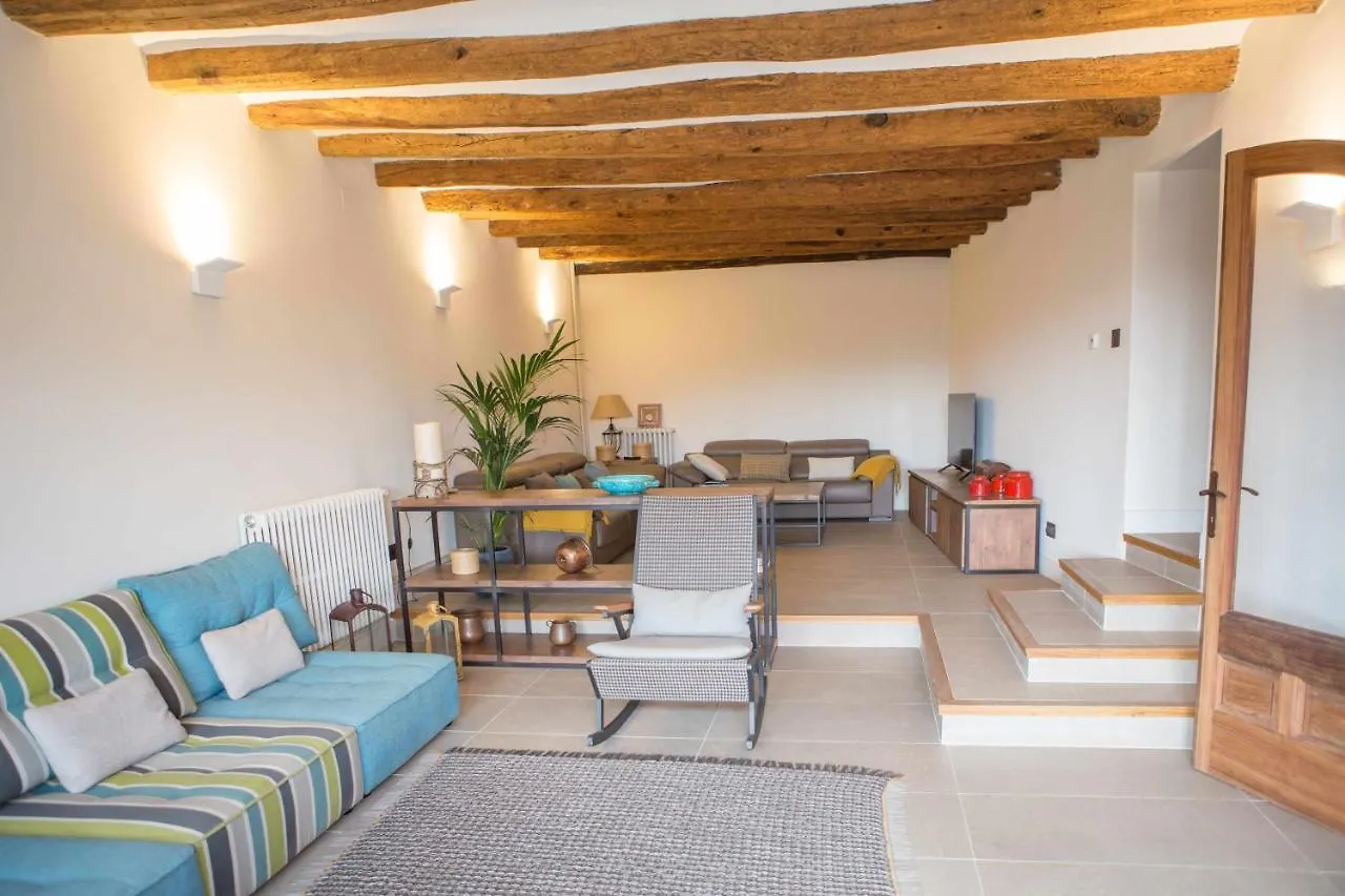 Casa Rural Masia Les Apieres El Pla de Manlleu Spain