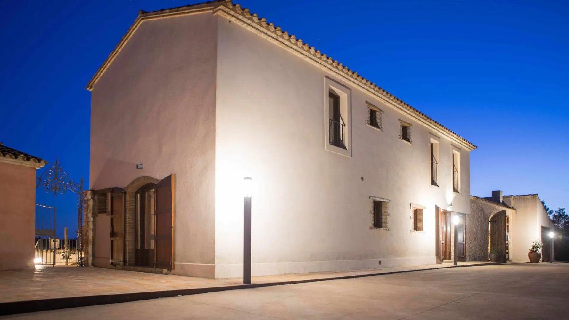 Casa Rural Masia Les Apieres El Pla de Manlleu Country house