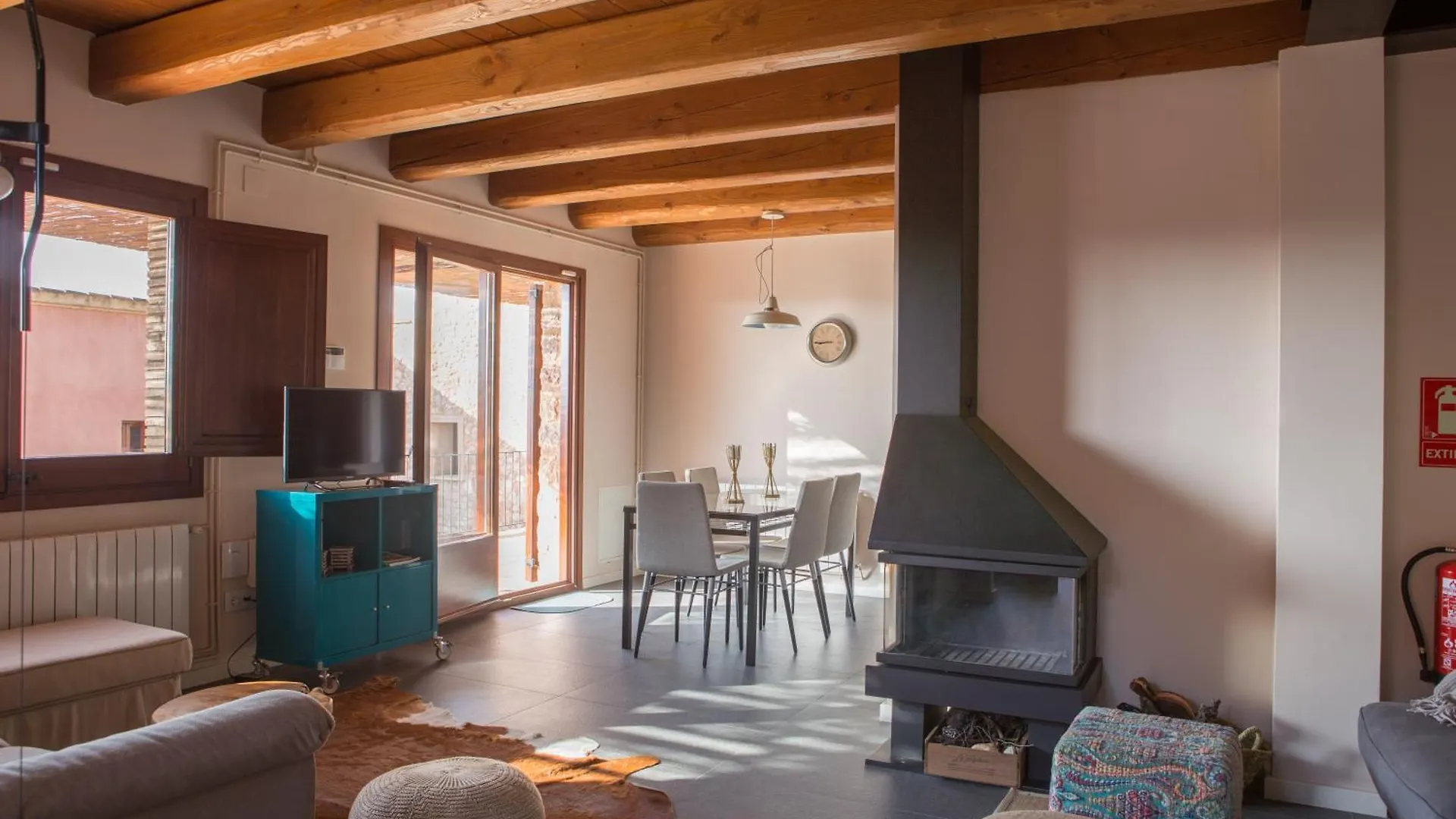 Casa Rural Masia Les Apieres El Pla de Manlleu Country house